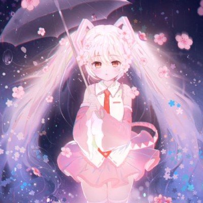 保姆将幼童关狗笼自己只顾玩手机